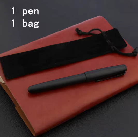 Pluma Estilográfica de Lujo con Diseño Ajedrezado – Punta de Acero Negro, Escritura Elegante y Precisa
